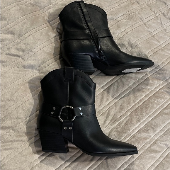 Open edit Black leather cowboy biker Ankle Boots - Picture 3 of 5